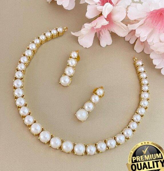 Precious pearl necklace