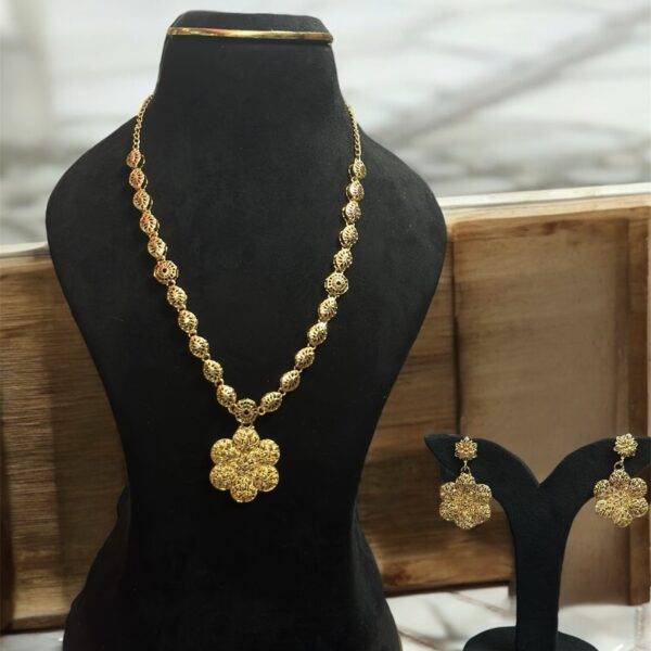 Turkish  model short necklace