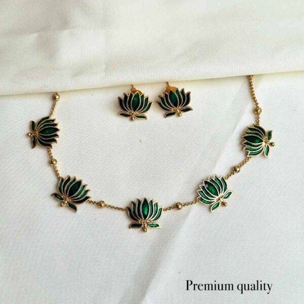 Full green lotus necklace