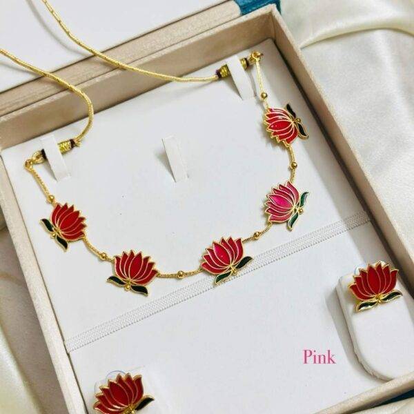 Lotus necklace - pink