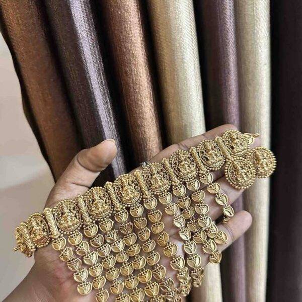 Premium bridal chocker