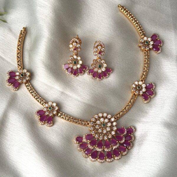 AD daisy necklace